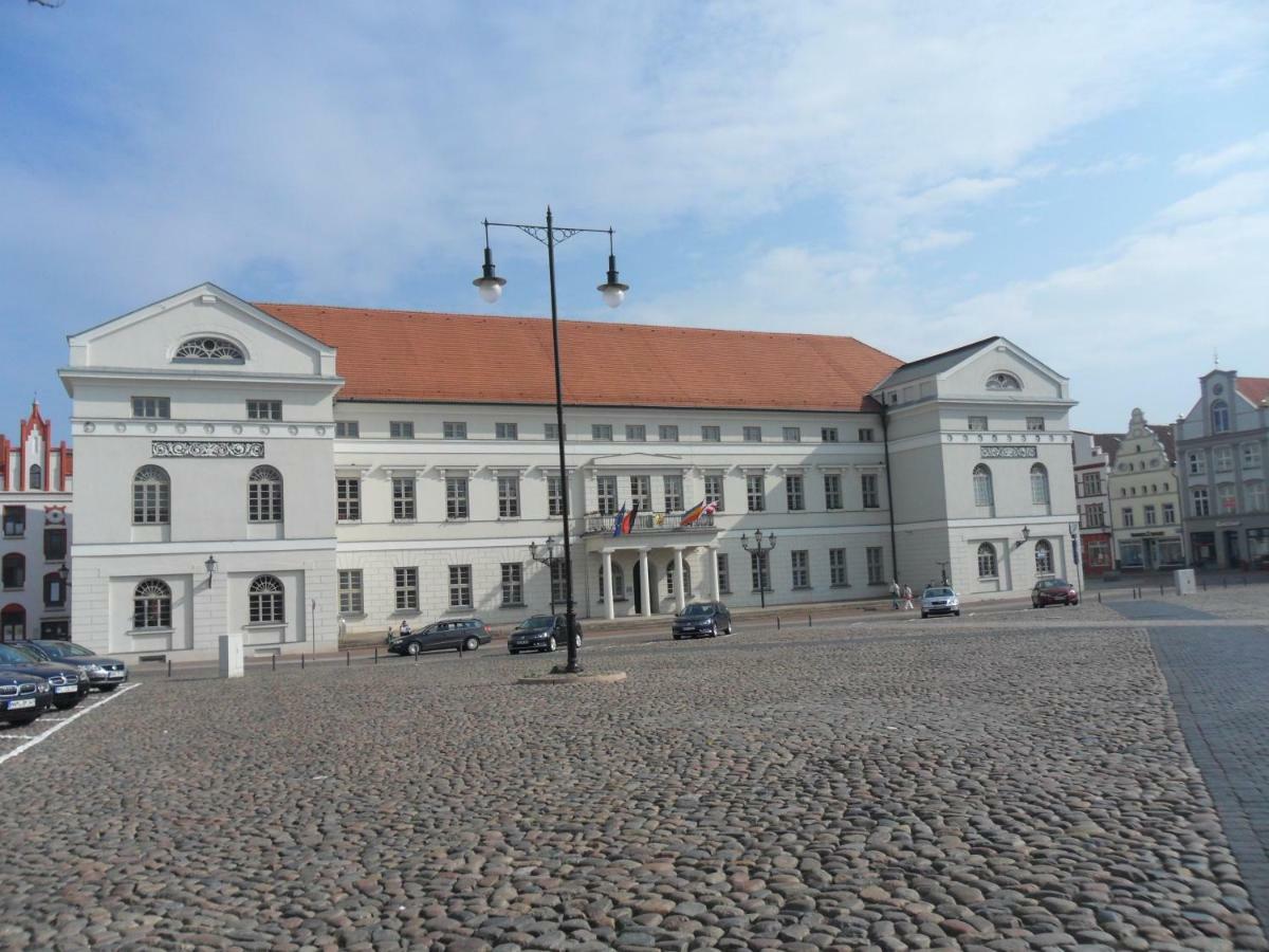 Stadtvilla Bruegemann Mit Terrasse & Parkplatz - Abc136 By Abcwismar Exterior photo